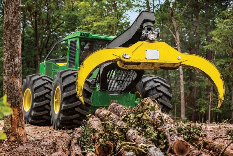 Трелевочный трактор John Deere