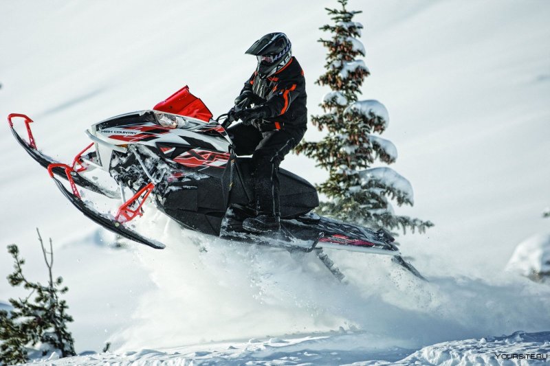 Спортивный снегоход Arctic Cat