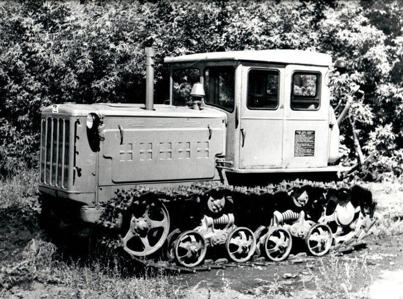 Гусеничный трактор ДТ-54