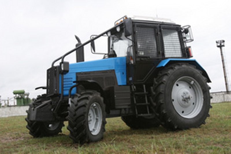 Трактор МТЗ Belarus-1221