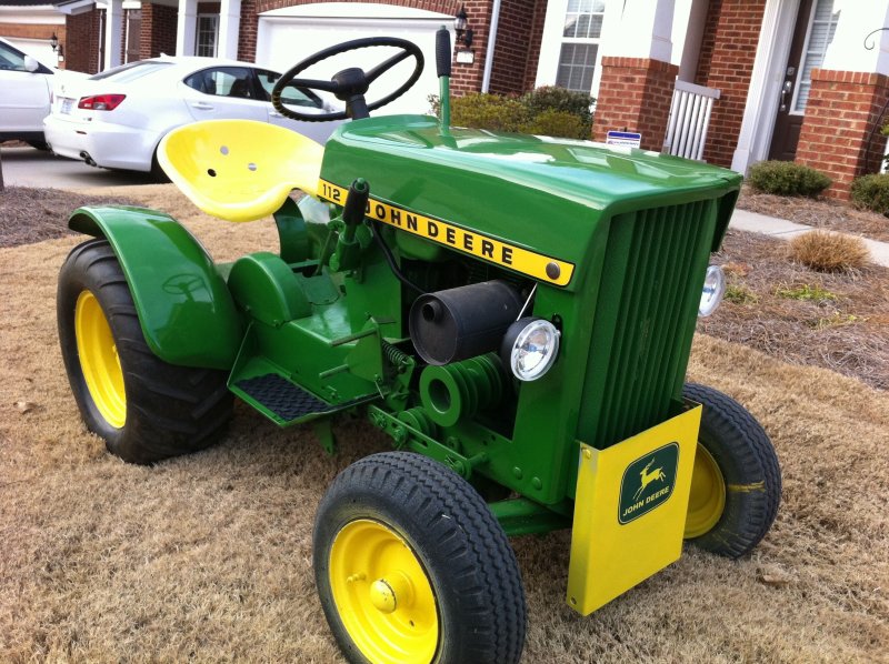 John Deere маленький трактор