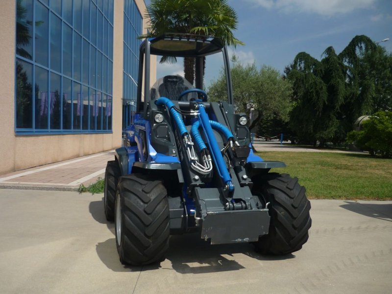 Мини-погрузчик MULTIONE 9.5