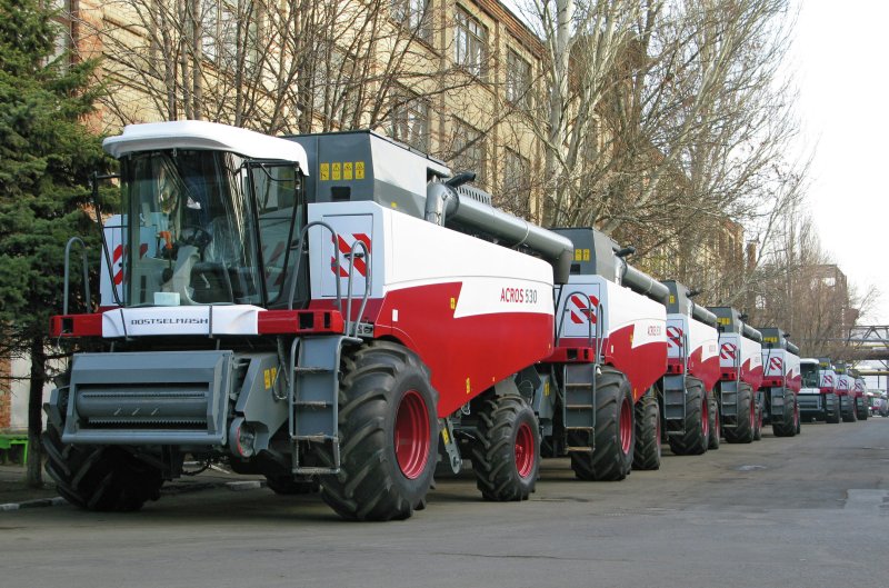Трактор новый Ростсельмаш комбайн
