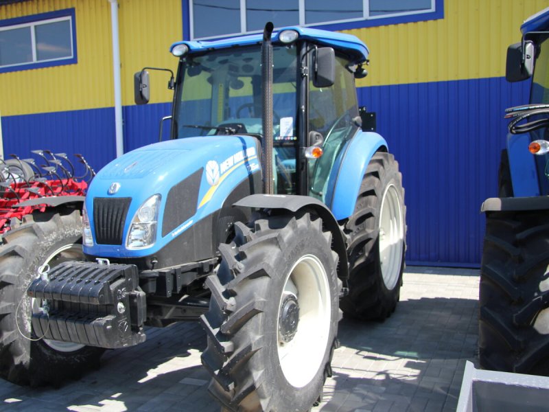 Трактор New Holland td5