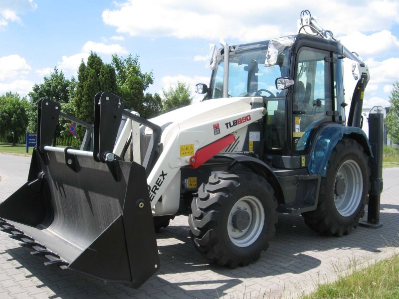Экскаватор-погрузчик Terex tlb890sm