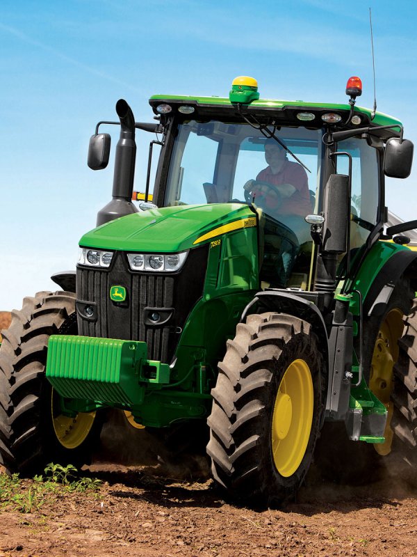 Зеленый трактор John Deere