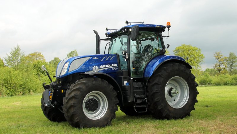 Трактор New Holland 7090