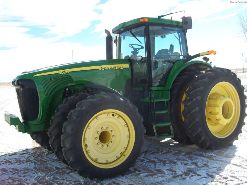 Трактор John Deere 8520