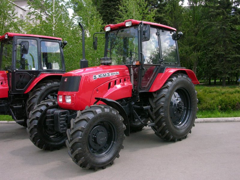 Трактор ЮМЗ 8244.2