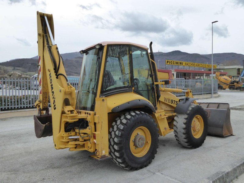 Трактор Komatsu wb97s