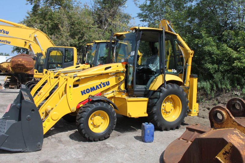 Экскаватор погрузчик Комацу wb93r