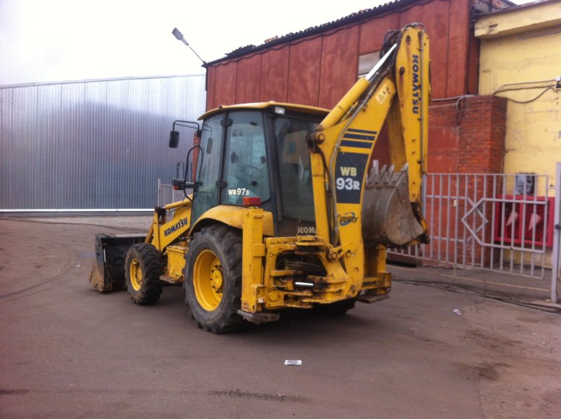 Экскаватор-погрузчик Komatsu wb93r-5