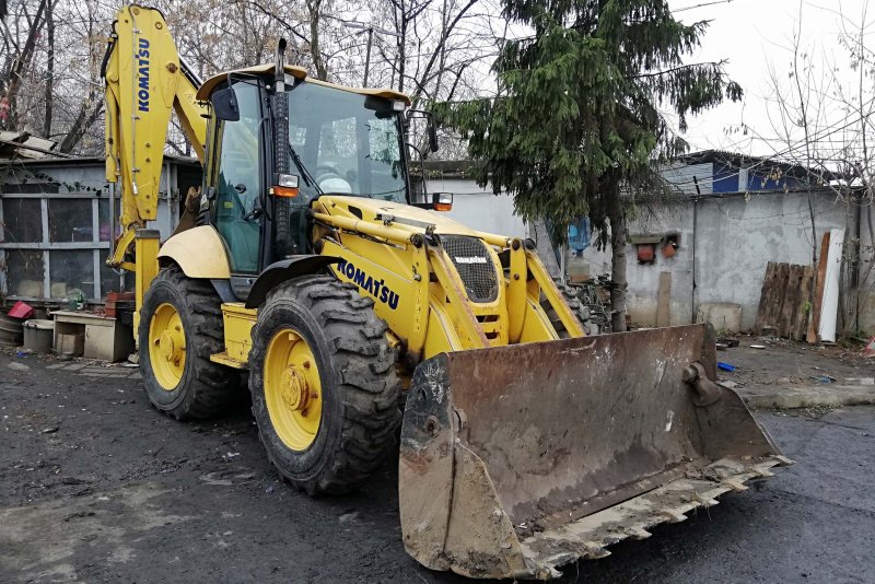 Трактор Komatsu wb93s