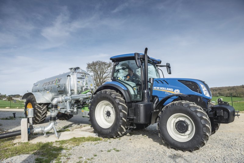 Трактор New Holland t7
