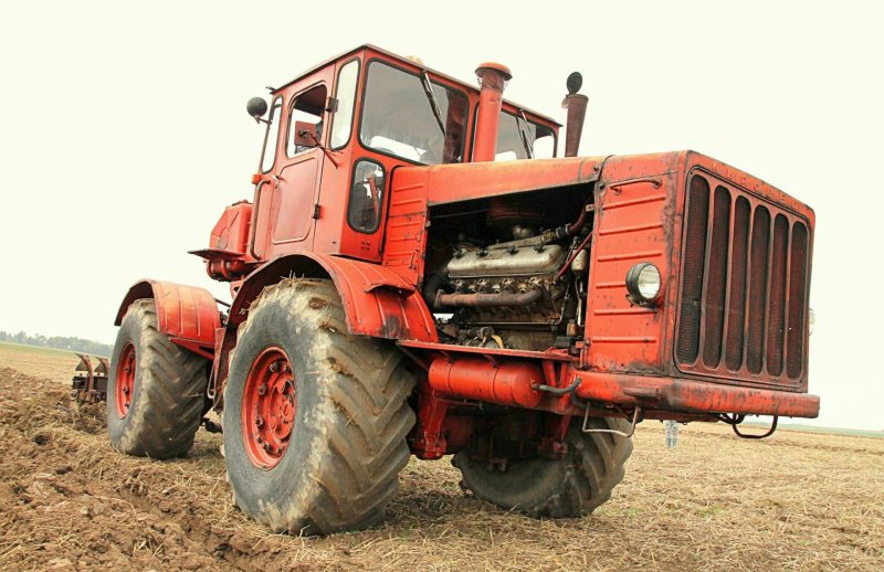Трактор Кировец к-75