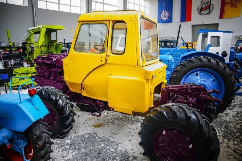 Трактор ЛТЗ Т 100