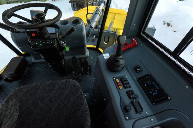 Погрузчик Кировец к-708пк-7