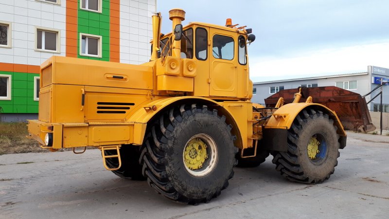 Кировец к 700