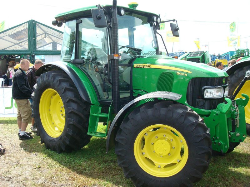 Трактор John Deere 5100r