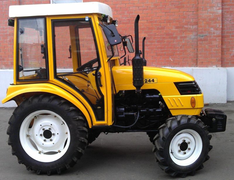 Трактор Dongfeng DF-244
