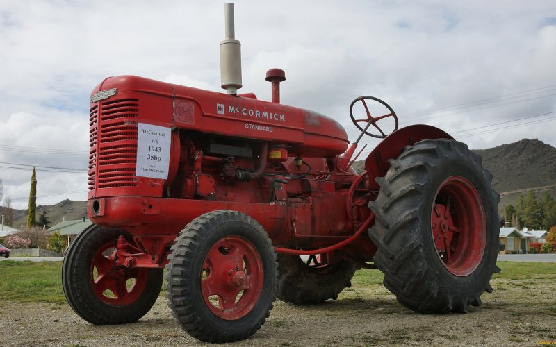 MCCORMICK трактор 1920 г в