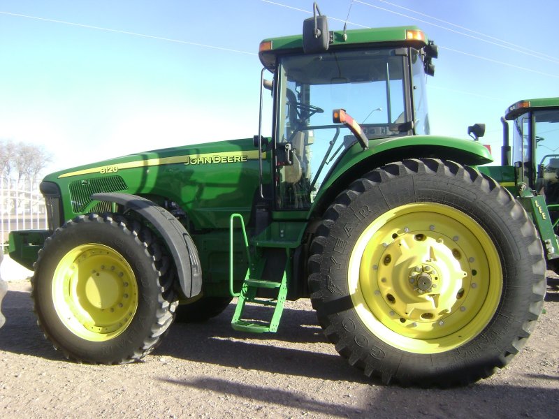 John Deere 8120