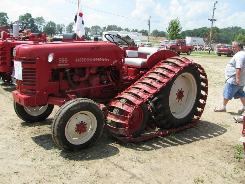 Трактор International 454e