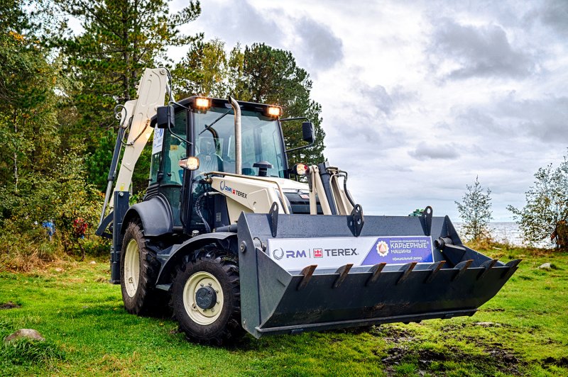 RM-Terex TLB 995