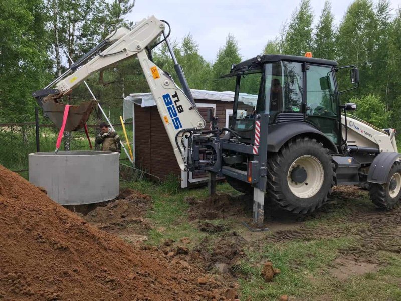 Экскаватор-погрузчик TLB 825