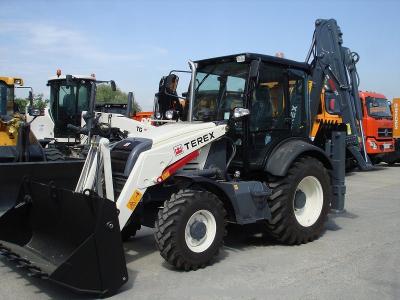 Экскаватор погрузчик Terex 825