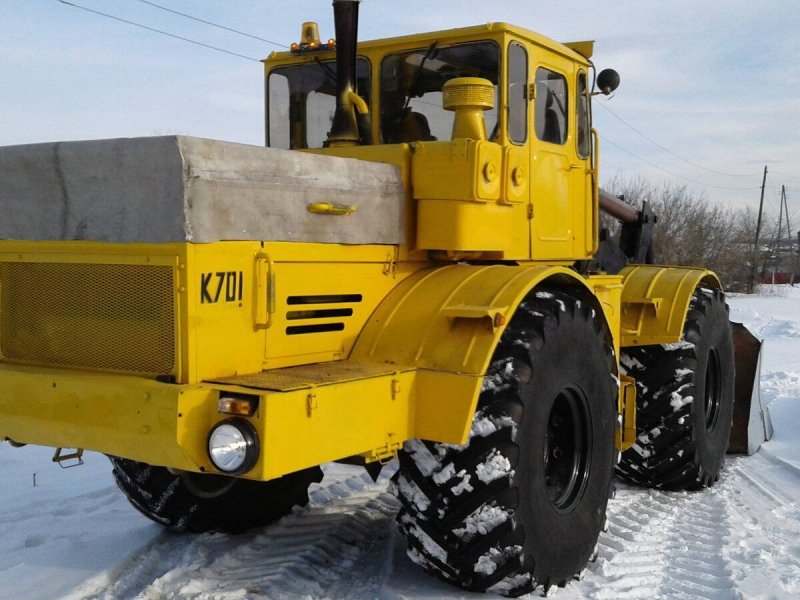 Трактор колесный к-701