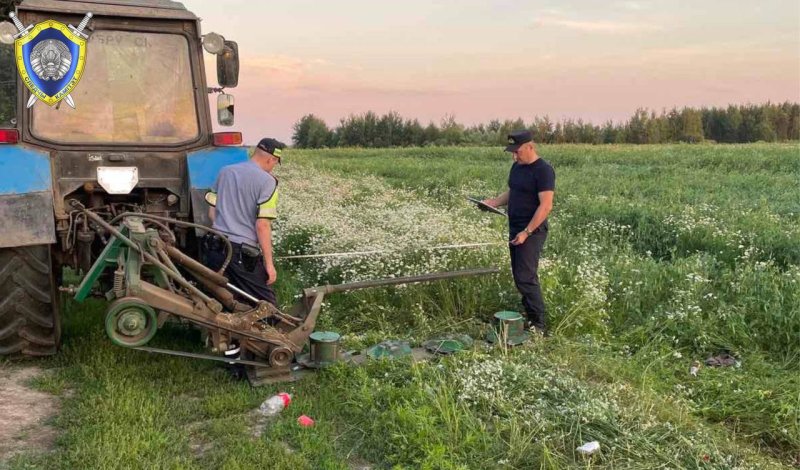 Тракторист в поле