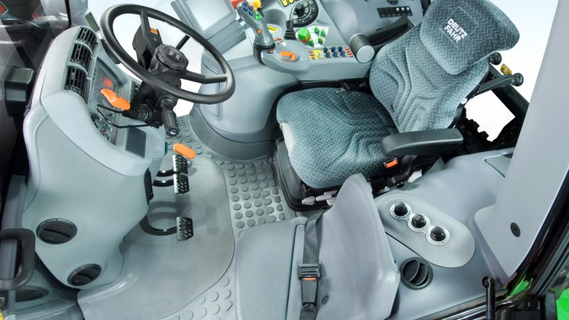 Трактор Deutz Fahr кабина