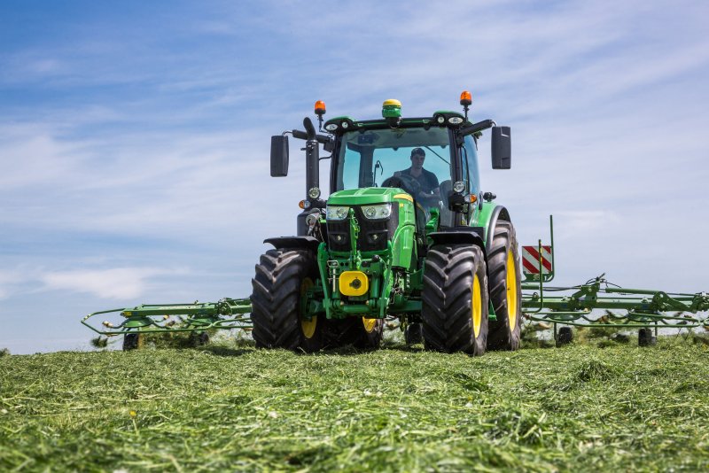 Трактор 2020 John Deere 6130r