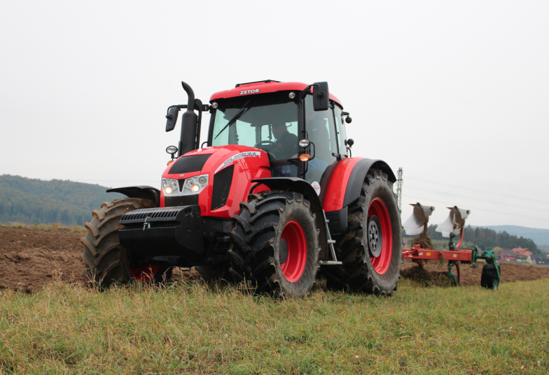 Трактор Zetor Forterra
