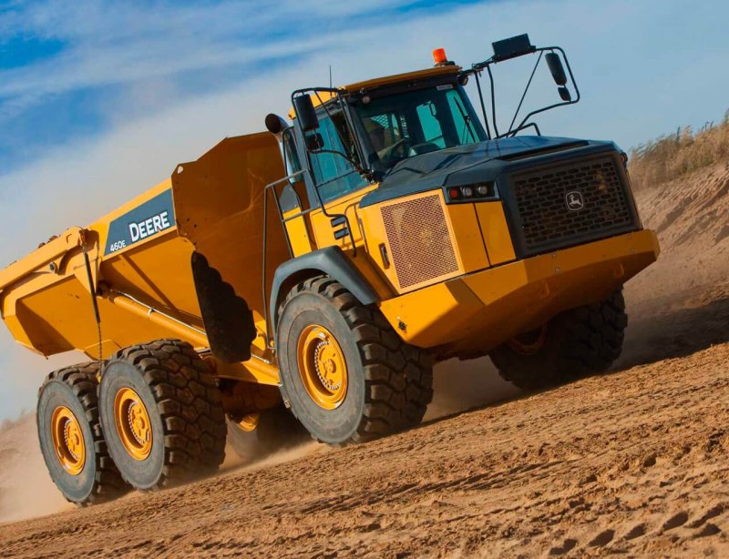 Сочлененный самосвал John Deere 370e