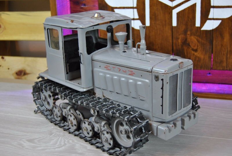 Игрушка трактор МТЗ 80 гусеничный