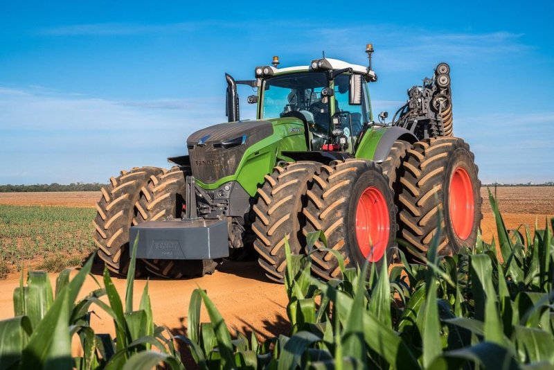 AGCO трактор