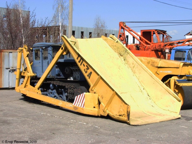 ДТ 75 ПТС-77 погрузчик гусеничный