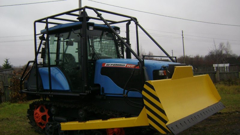 Агромаш 90тг внутри кабины