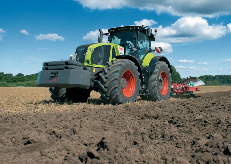 CLAAS Axion 900