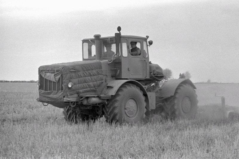 Кировец к-700 старый