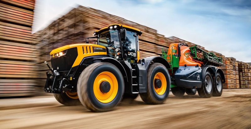 Трактор JCB Fastrac