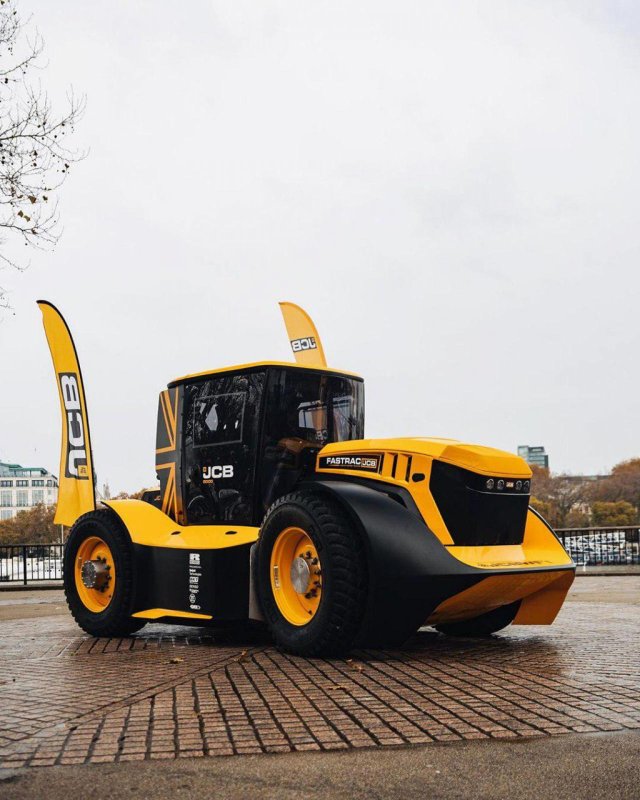 Самый быстрый трактор JCB
