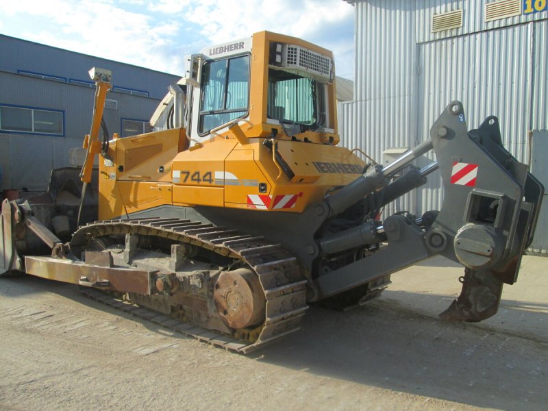 Liebherr PR 744