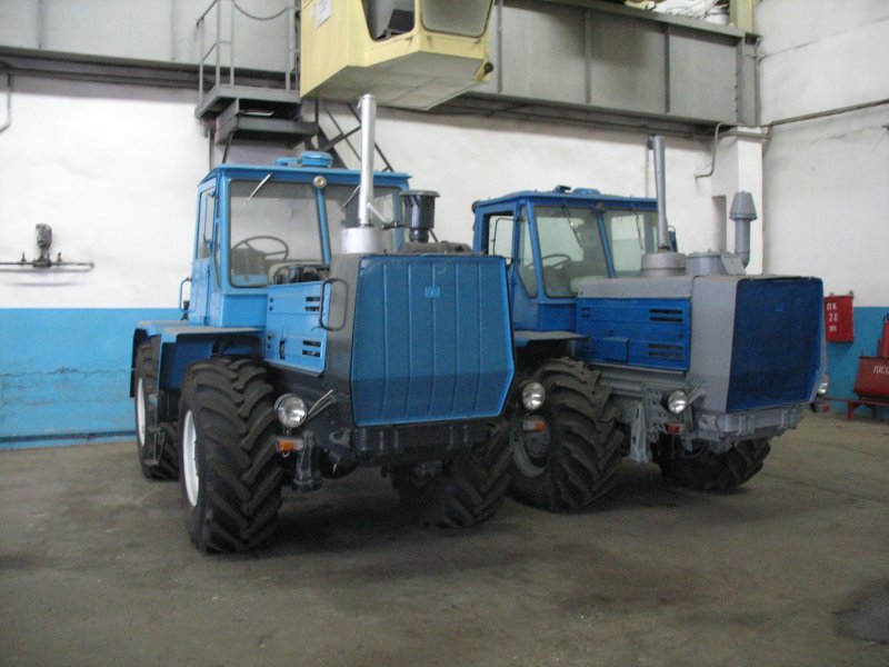 ХТЗ Т-17221