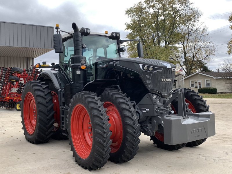 Fendt трактор чёрный