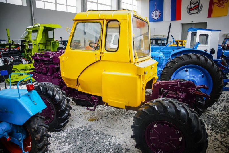 Трактор ЛТЗ Т 100