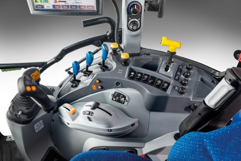 Трактор New Holland t05