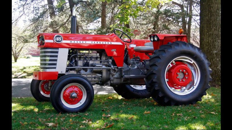 Старинный трактор Massey Ferguson